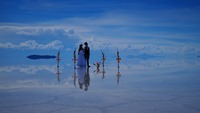 ウユニ塩湖でのウェディング写真1